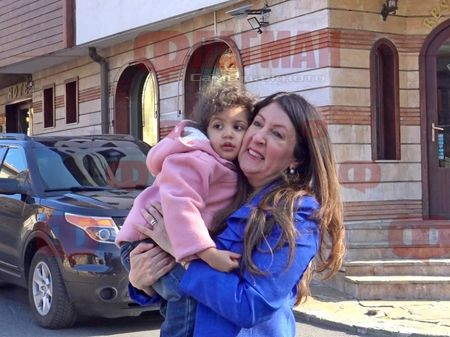 Сензационно: Херо Мустафа и двете й деца бяха изловени в... ВИДЕО