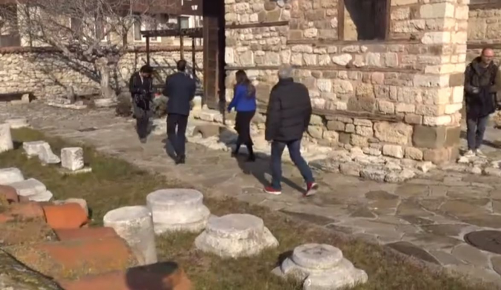 Сензационно: Херо Мустафа и двете й деца бяха изловени в... ВИДЕО