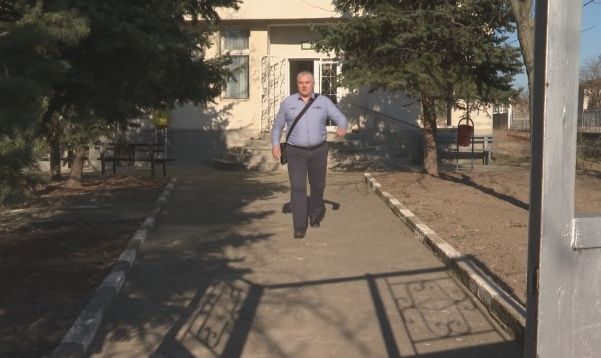 Апашите се боят да върлуват в село Чокоба, защото кмет там не е кой да е 
