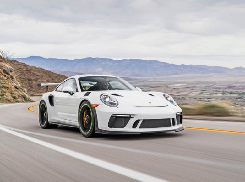 Porsche с тийзър, с който развълнува феновете на марката ВИДЕО