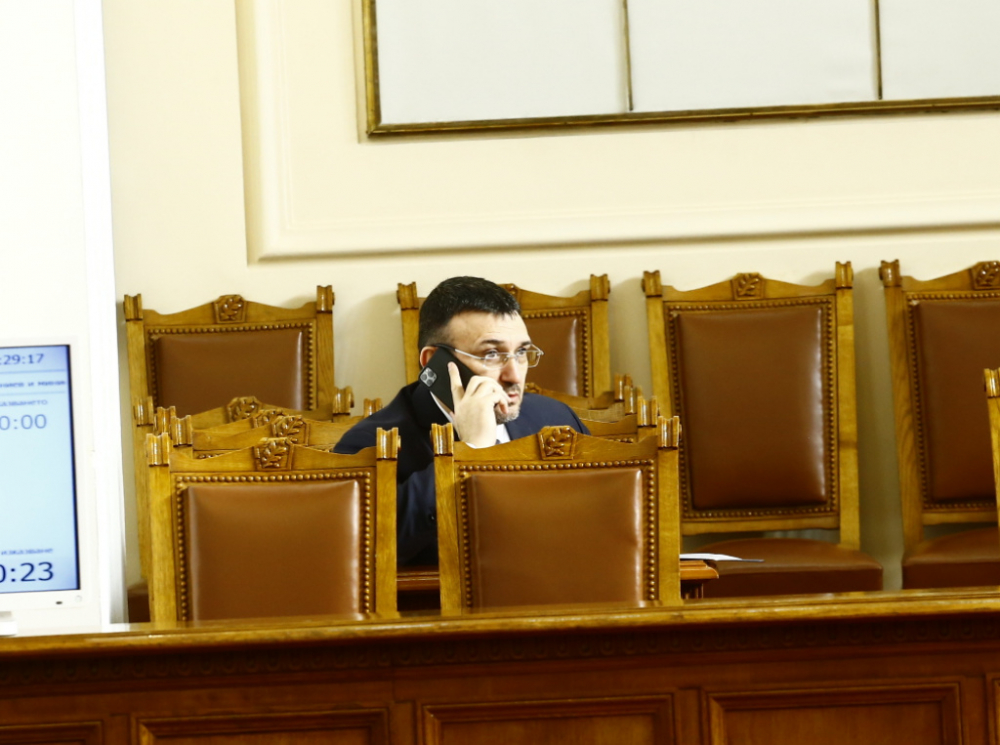 Министрите Маринов и Ананиев с извънредни новини за коронавируса в България СНИМКИ