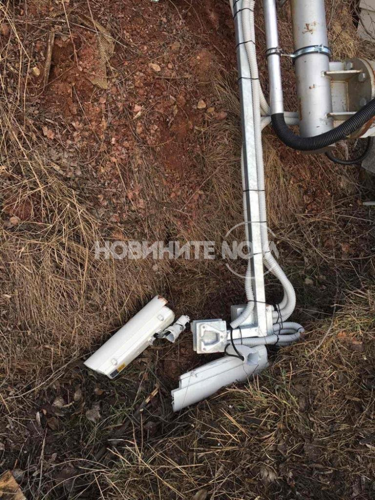 Шефът на АПИ съобщи за първо покушение върху камера на тол системата СНИМКИ