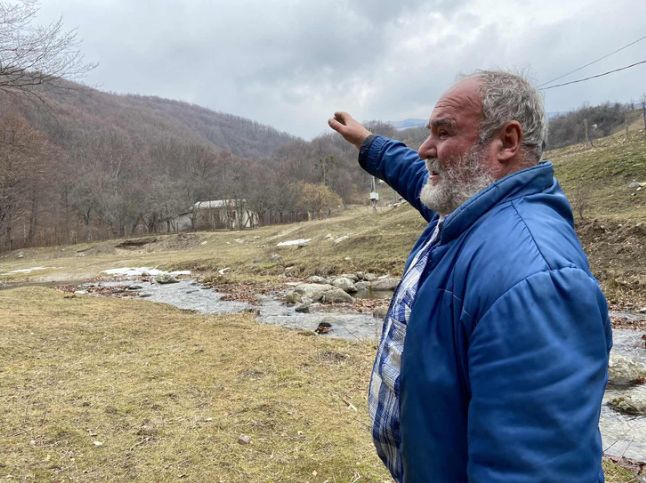 Първи СНИМКИ от лобното място на баща и син, замръзнали в Балкана