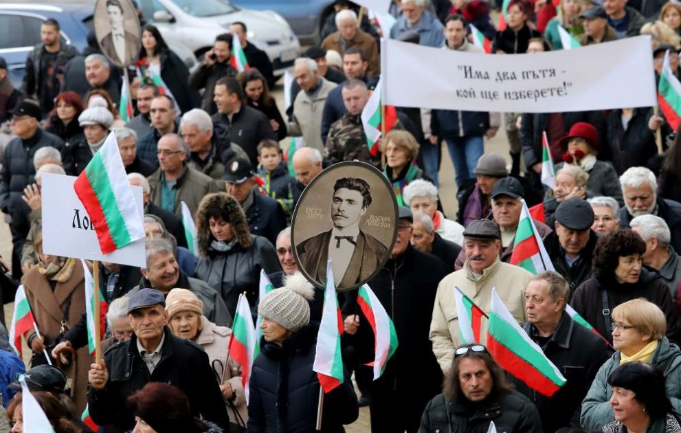 Румен Радев оглави шествието до паметника на Васил Левски СНИМКИ/НА ЖИВО 