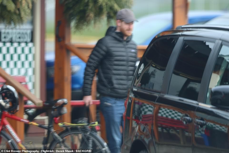 Ето какво направи Хари след огромния удар на кралицата СНИМКИ