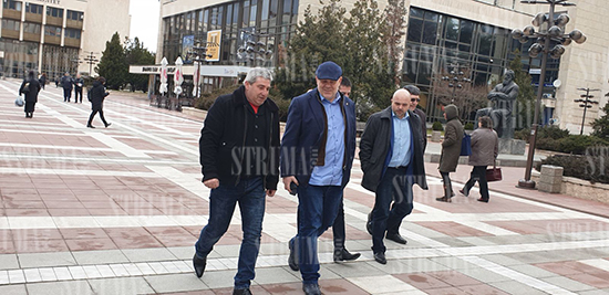Първи СНИМКИ от десанта на Гешев и Иванов в Благоевград СНИМКИ
