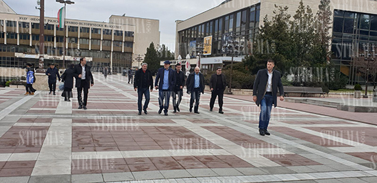 Първи СНИМКИ от десанта на Гешев и Иванов в Благоевград СНИМКИ