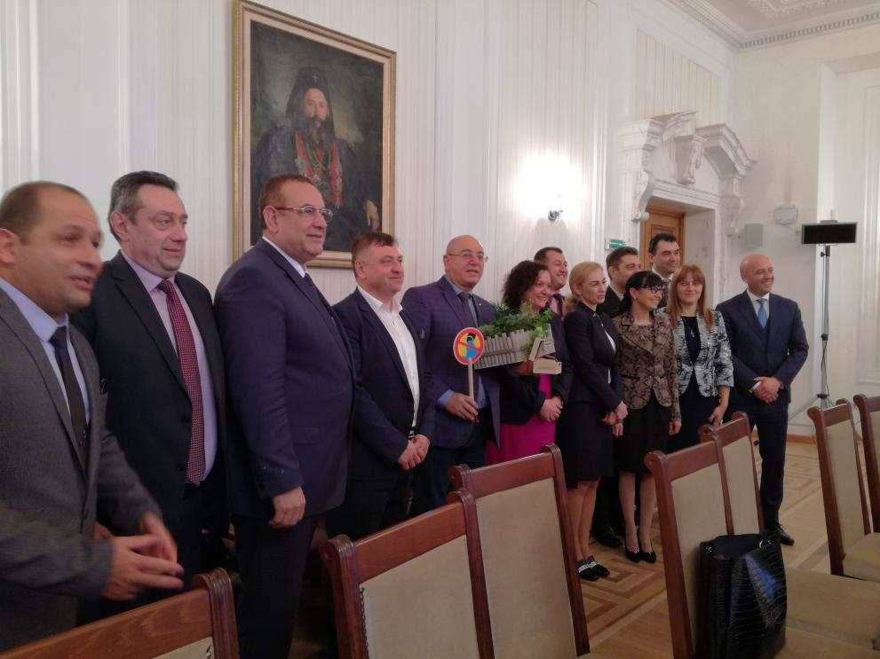 Изненадаха Ревизоро с екоподаръци за ЧРД СНИМКИ