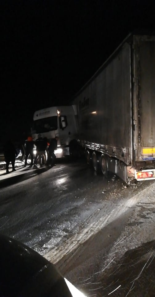 Първо в БЛИЦ! Ужас по тъмна доба на магистрала "Хемус" СНИМКИ