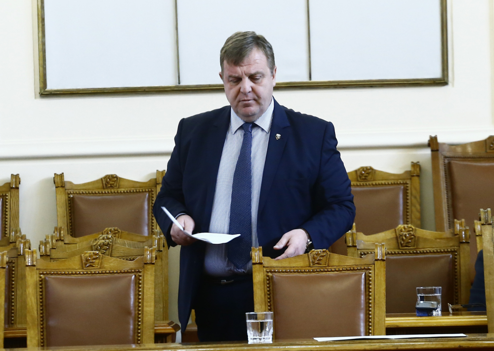 Каракачанов захапа Заев: Приятелю, помогни ми да се сетя кой...