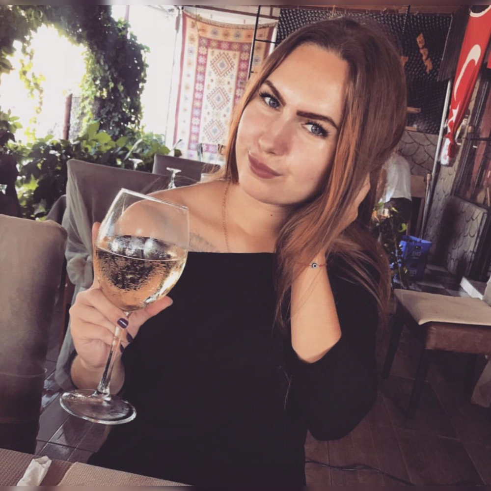 Връщат в ковчег красавица след мечтана екскурзия до остров Бали СНИМКИ 18+ 