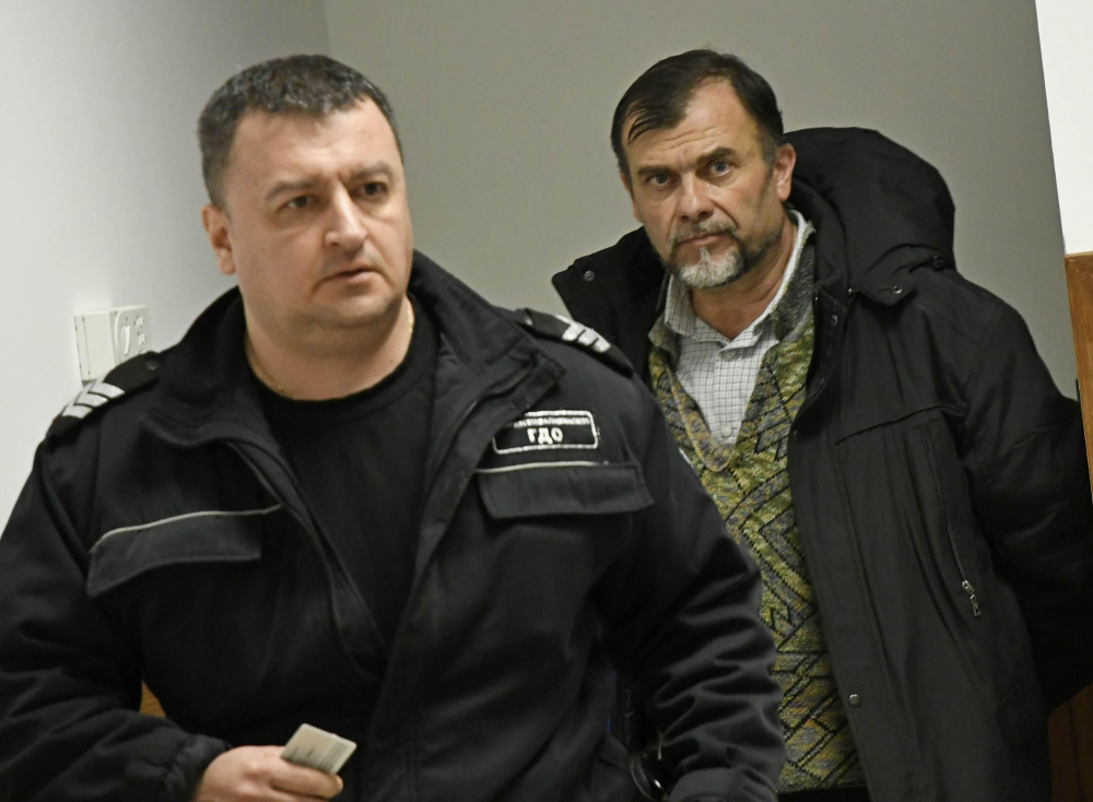 Мераклията да реже главата на софийска съдийка се появи в съда СНИМКИ