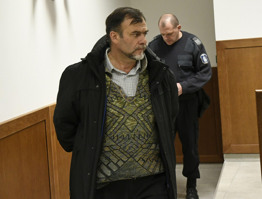 Мераклията да реже главата на софийска съдийка се появи в съда СНИМКИ