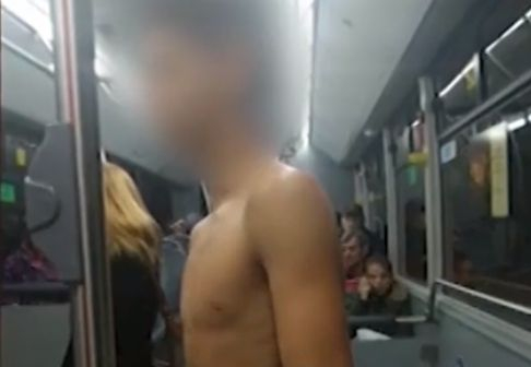 Момчето, съблечено в автобус от подивели футболни фенове, проговори ВИДЕО  