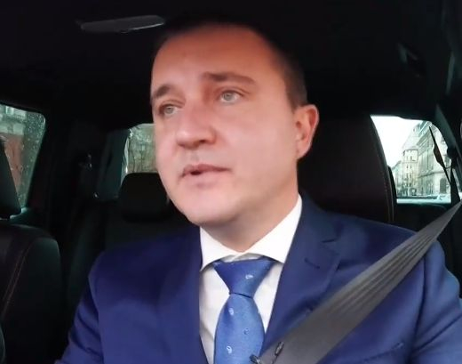 Горанов отправи въпрос към Божков и призна търкал ли е някога лотарийни билетчета ВИДЕО