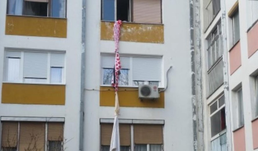 Момиче се опита да избяга от вкъщи с чаршаф, озова се в болница СНИМКИ
