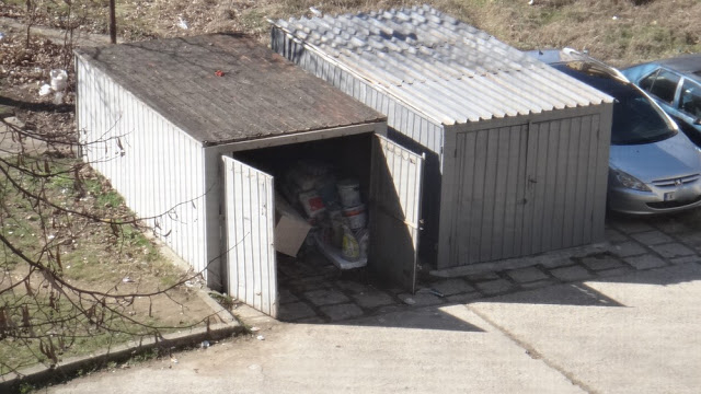 Възмутена гражданка показа грозната истина с гаражните клетки СНИМКА