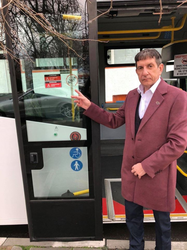 Милионерът кмет на Стамболийски показа безплатните градски автобуси, с които градчето изпревари Люксембург