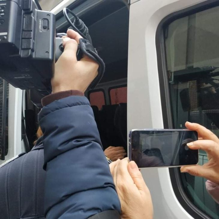 Вижте как извеждат арестуваната шефка на Басейнова дирекция-Пловдив СНИМКИ