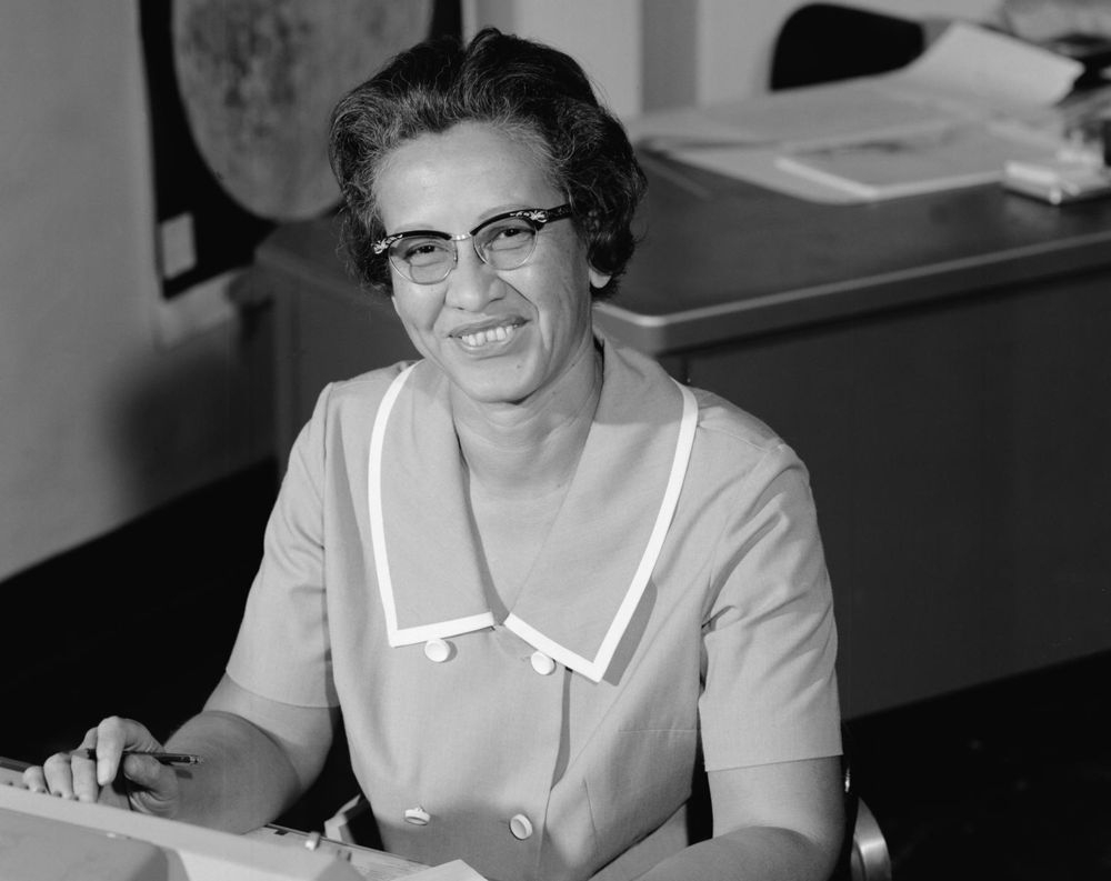 "Живият компютър" на НАСА почина на 101 години СНИМКИ