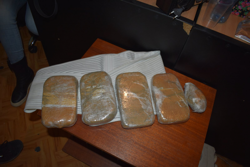 Първо в БЛИЦ! Арестуваха дъщерята на Цар Киро с огромно количество наркотици! СНИМКА