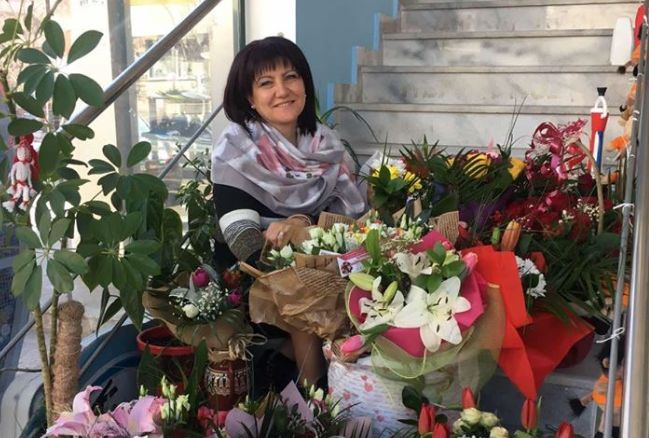 Затрупаха Цвета Караянчева с цветя, а причината е... СНИМКИ