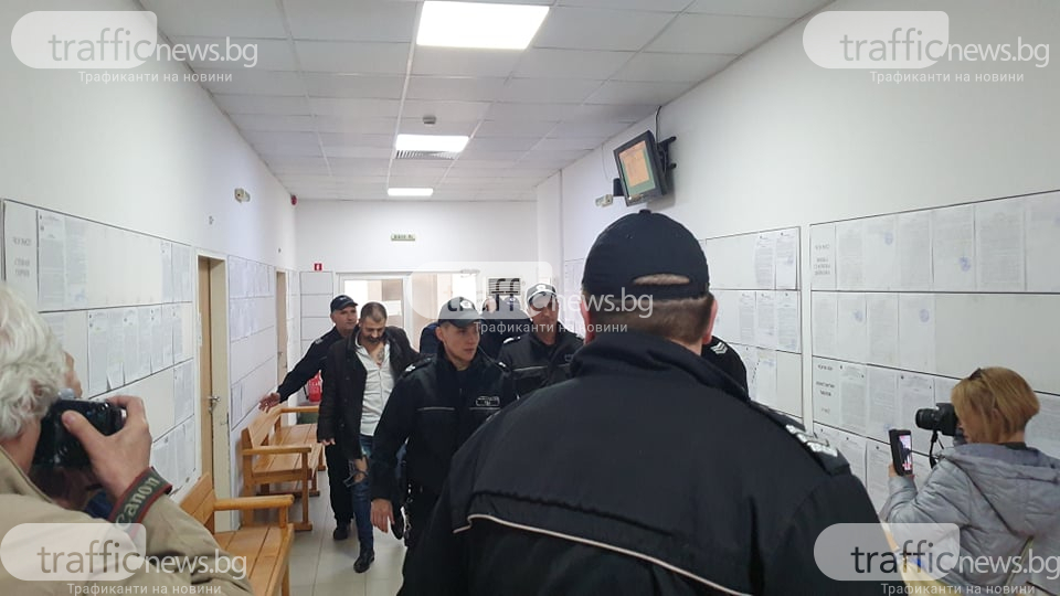 Закопчаните при зрелищна акция в еротичен клуб в Пловдив си изпатиха СНИМКИ