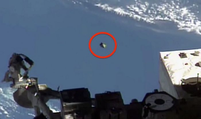 Сензационно ВИДЕО запечата как НЛО се движи цели 22 минути до МКС