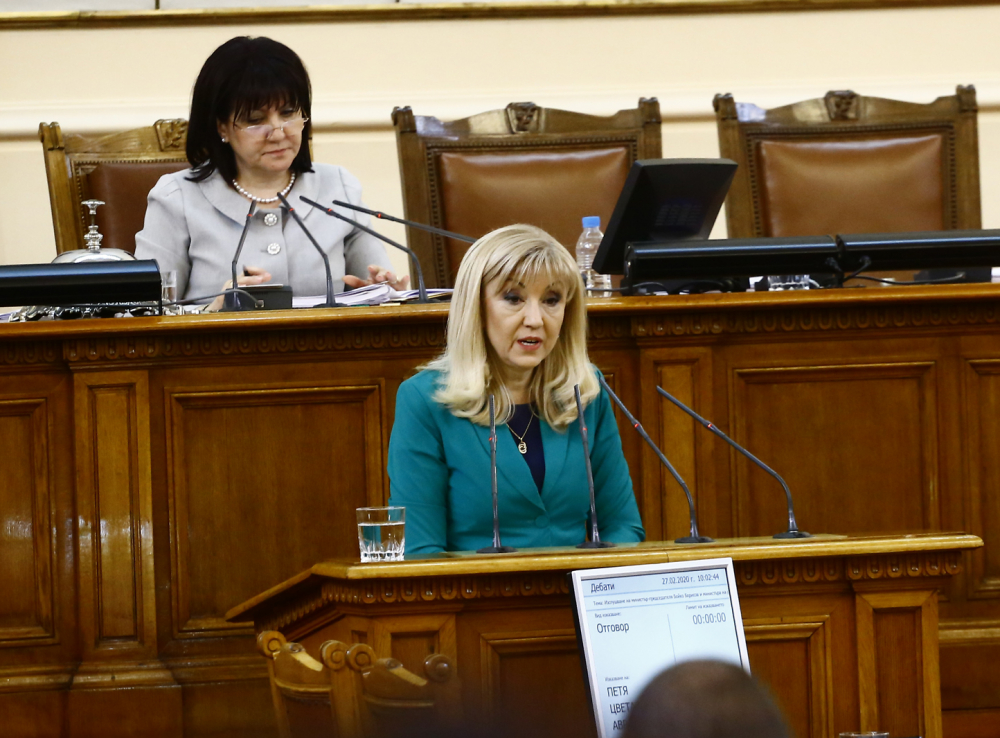 Петя Аврамова: Комитова действа нелогично и хаотично