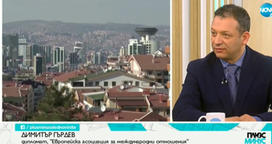 Важен дипломат каза кой единствено може да ни спаси от бежанците в Турция 