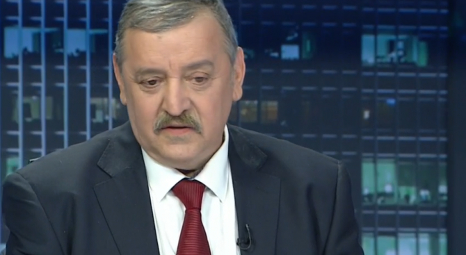 Проф. Кантарджиев предупреди майките за нещо много по-страшно от коронавируса