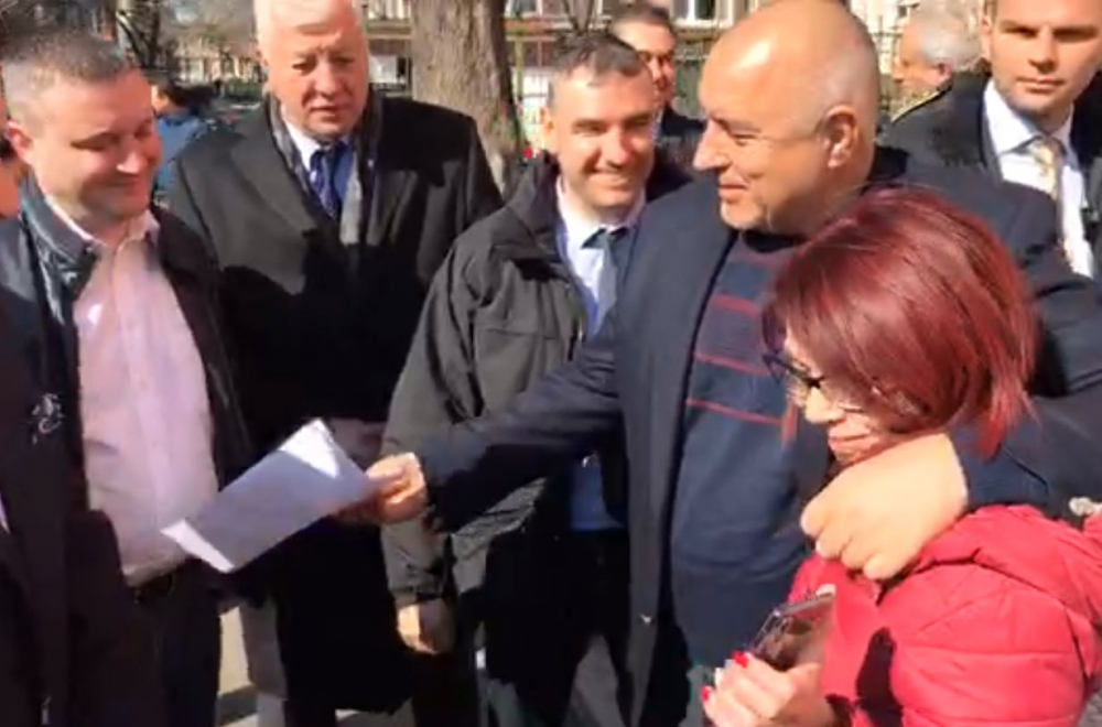 Борисов прегърна червенокоса учителка и заговори за ергенлък и... ВИДЕО