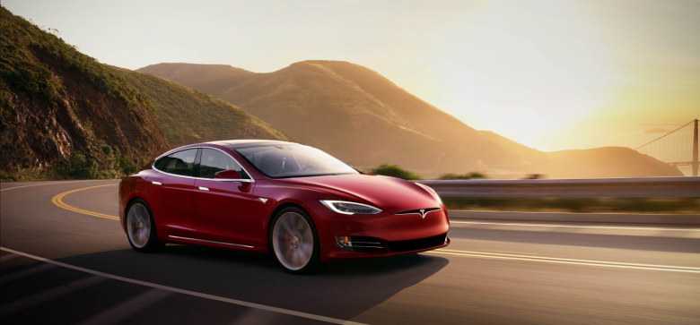 Ето какво се случи с Tesla изминала 1931 км на автопилот за 1 преход ВИДЕО
