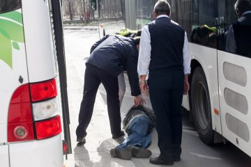 Сеир: Няма да повярвате какво мъртво пиян причини на КАТ! СНИМКИ