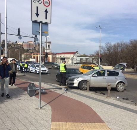 Адски инцидент с черно БМВ и бебе в Пловдив ВИДЕО