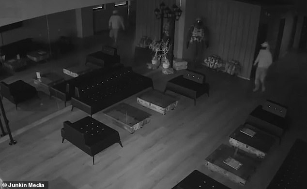 Апаш си плю на петите, след като видя нещо плашещо ВИДЕО 