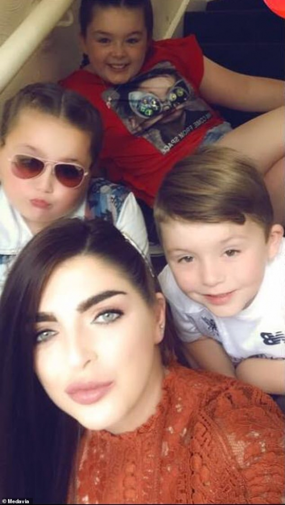 Жена си мислеше, че децата й се страхуват от призрак, но истината се оказа много по-страшна