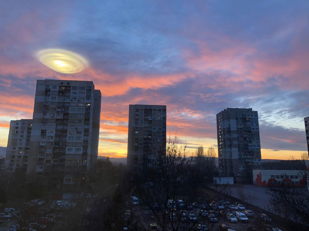 НЛО над София подпали мрежата СНИМКА