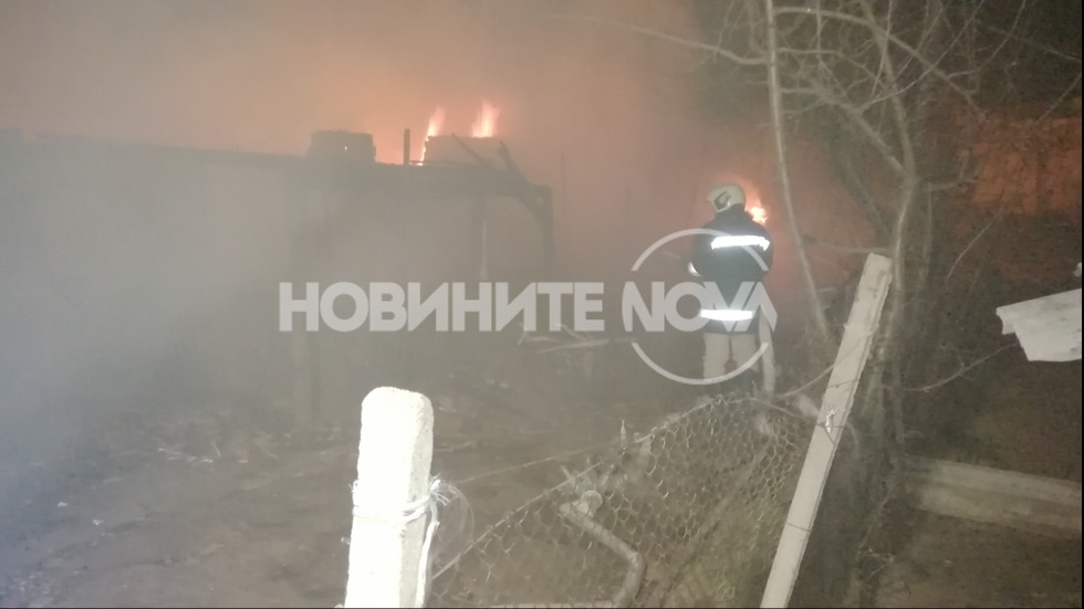 Огнен ад в Горна Оряховица! Циганският квартал е изпепелен, има трупове СНИМКИ