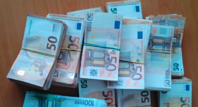 Родни митничари ахнаха от намереното в чантата на грузинка