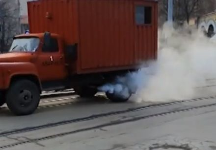 Авариен камион стресна минувачи в центъра на София ВИДЕО