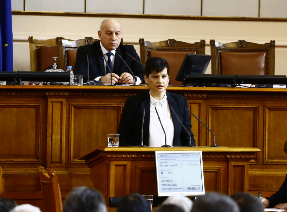 Страшен скандал с обиди и закани в парламента! СНИМКИ