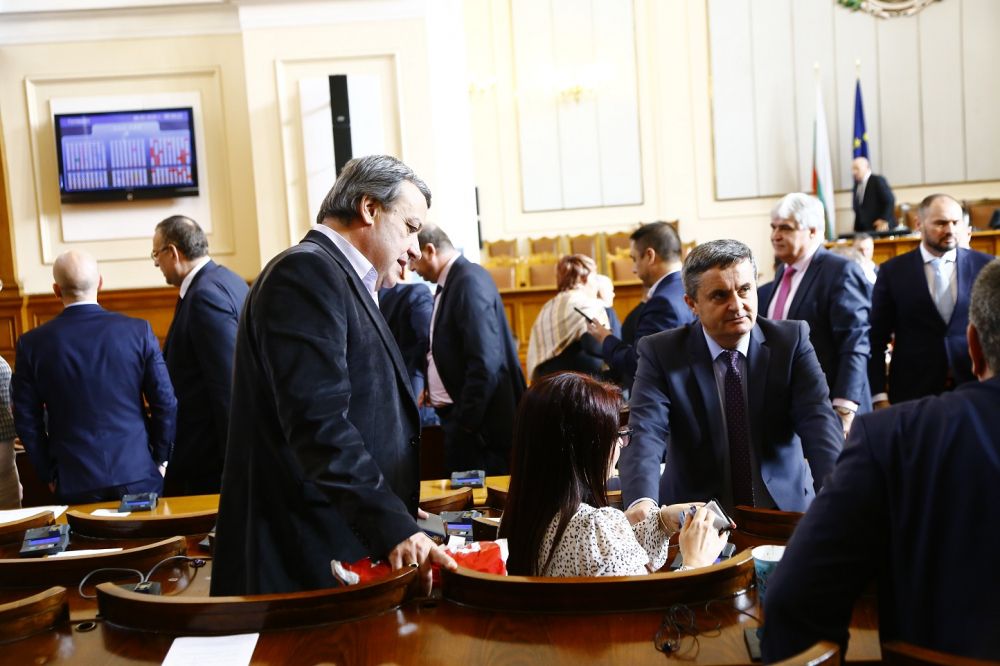 Парламентът реши: Всеки работодател може да направи това без разрешението на служителите си! 