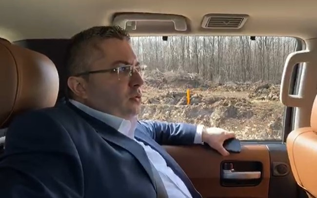 Борисов смени хеликоптера с джипката: Напъвате яко, нали? ВИДЕО