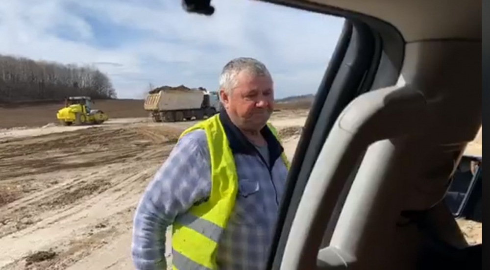 Борисов смени хеликоптера с джипката: Напъвате яко, нали? ВИДЕО