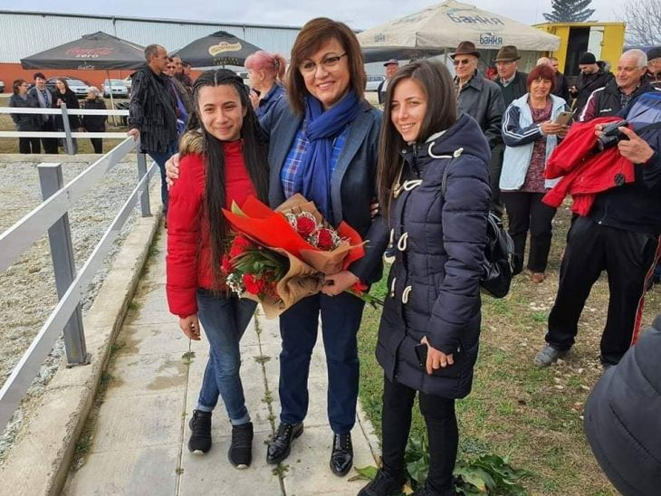 Нинова на Тодоровден: Поздравявам ви, че почитате традициите! Честит празник на всички именици