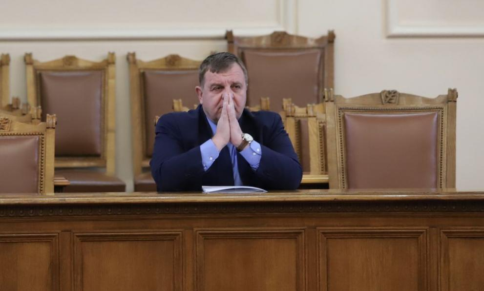 Каракачанов каза как може да се реши проблемът с медицинските сестри 