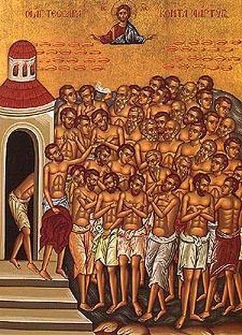Черпят любими имена, спазват се строги обичаи срещу страшни болести 