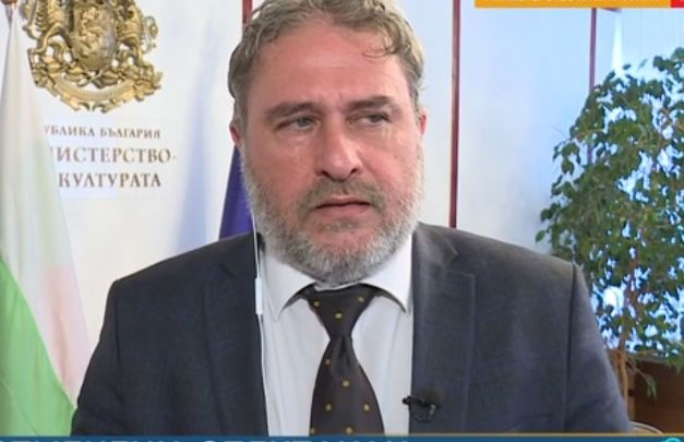 Боил Банов обясни строгите мерки в театрите заради коронавируса