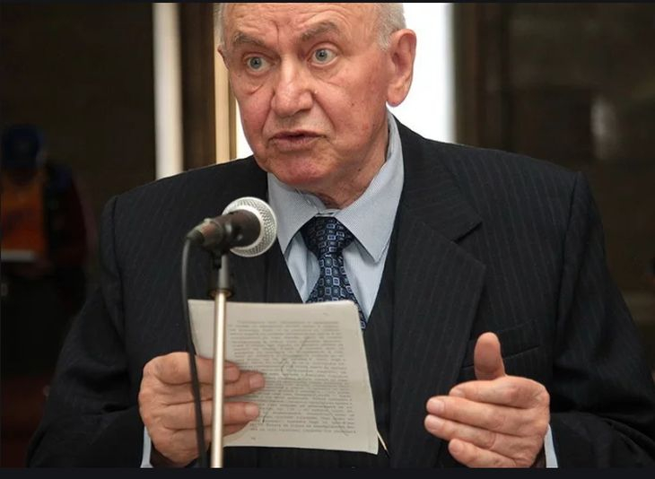 Почина литературният критик и историк проф. Иван Сарандев